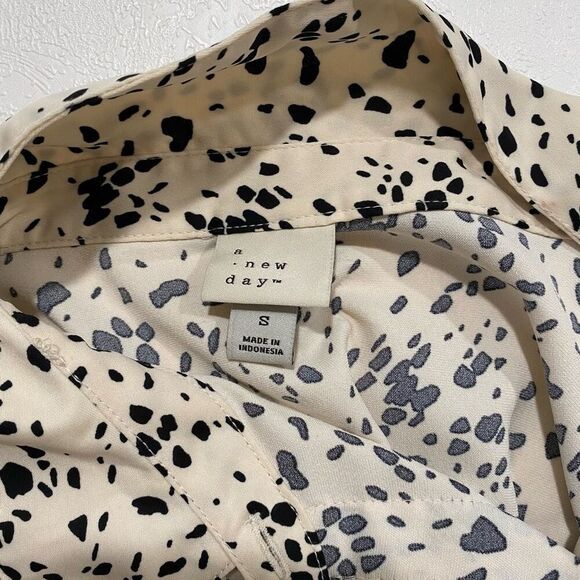 A New Day Dalmatian Dot Print Button-Up Blouse | Size Small - Picture 3 of 4